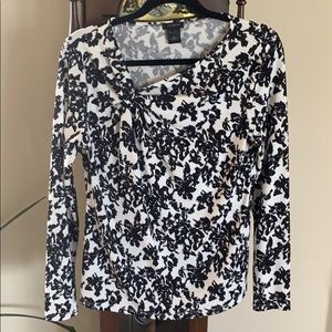 Ann Taylor women’s shirt. Size M.